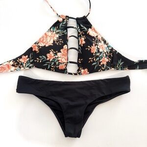 BILLABONG BLACK FLORAL PRINT STRAPPY OPEN CENTER HALTER TOP CINCHED BOTTOM SET